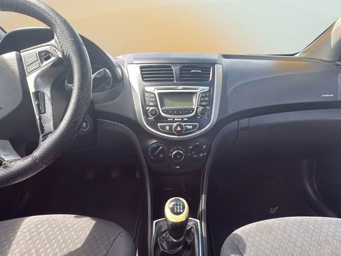 Used 2013 Hyundai Accent SE FWD image 14