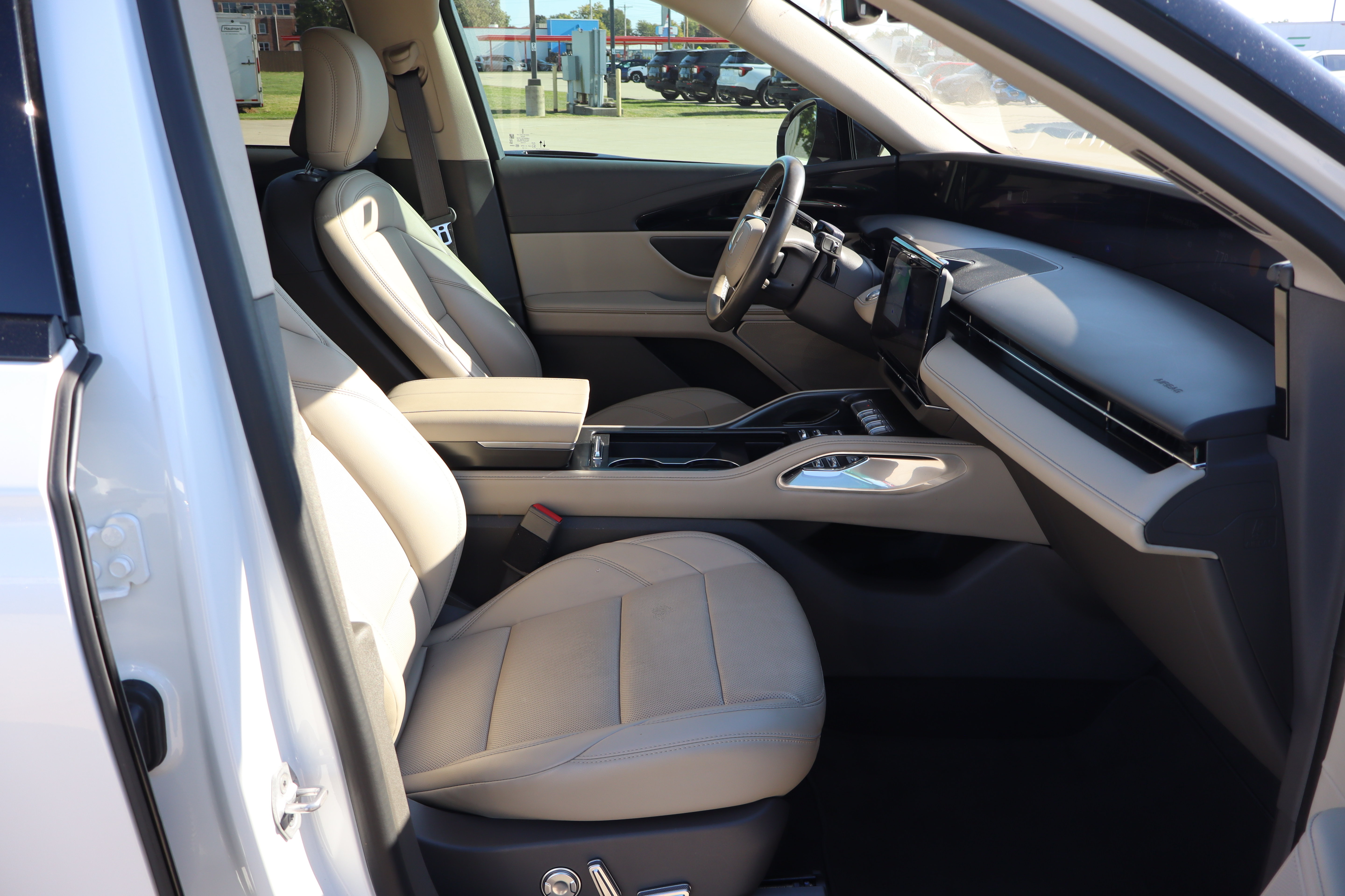Used 2024 Lincoln Nautilus Premier AWD/4WD image 12