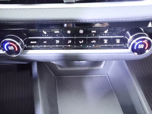 New 2026 Chevrolet Equinox LT w/ Convenience Package II FWD image 27