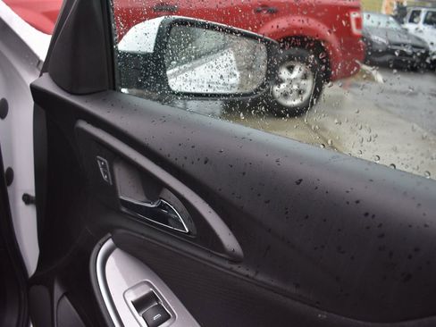 Used 2024 Chevrolet Malibu LT image 23