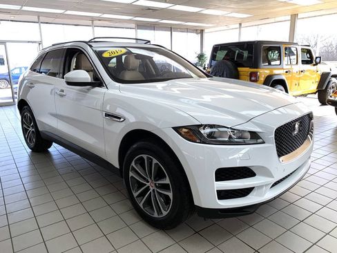 Used 2019 Jaguar F-PACE Premium image 4