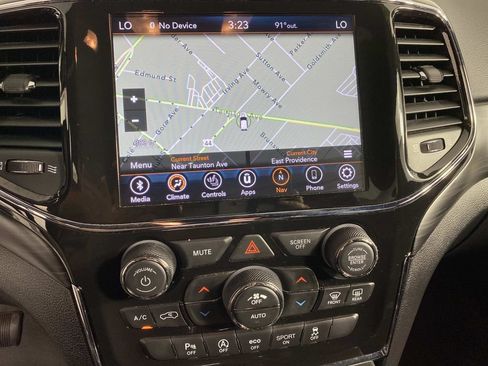 Used 2022 Jeep Grand Cherokee Laredo X AWD/4WD image 20