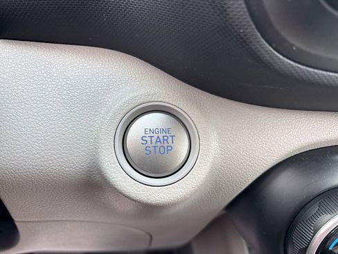 Used 2025 Hyundai Venue SEL FWD image 21