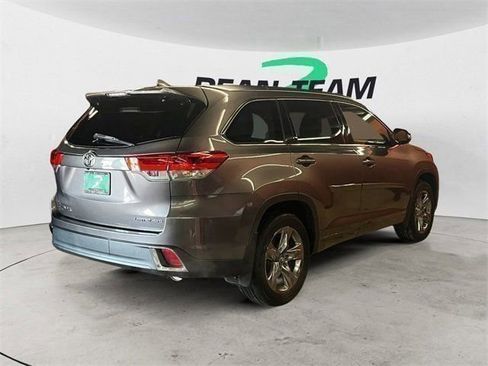 Used 2017 Toyota Highlander Limited Platinum image 7