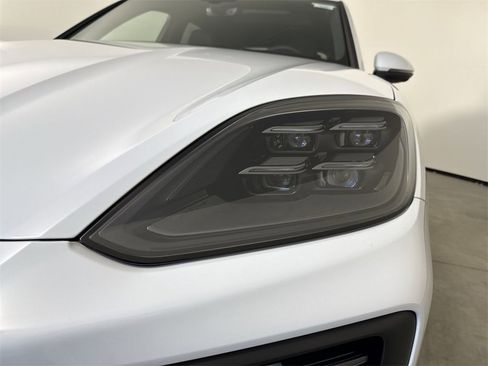 New 2026 Porsche Cayenne image 11