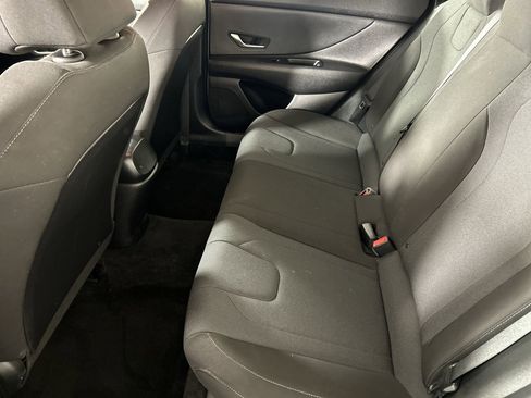 Used 2021 Hyundai Elantra SE image 24