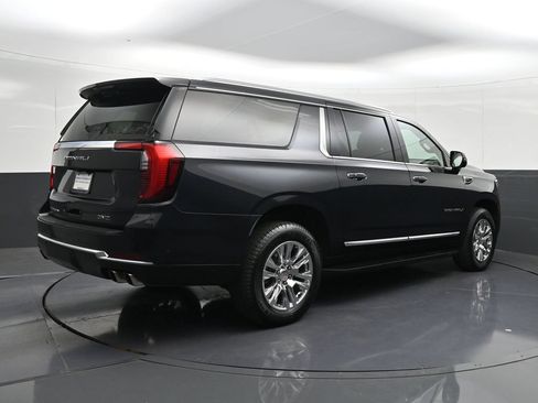 Used 2025 GMC Yukon XL Denali AWD/4WD image 5