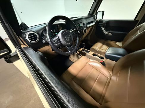 Used 2011 Jeep Wrangler Sahara w/ Connectivity Group AWD/4WD image 2