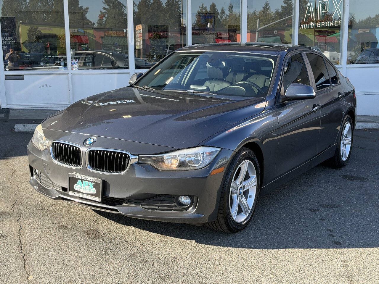 Used 2014 BMW 320i Sedan RWD image 1