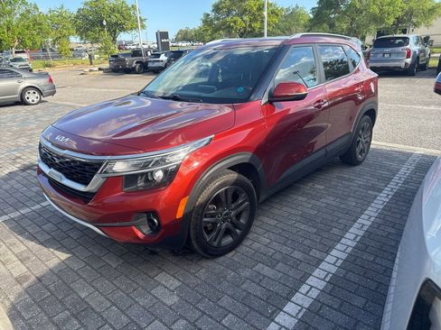 Used 2023 Kia Seltos S w/ Navigation Package image 4