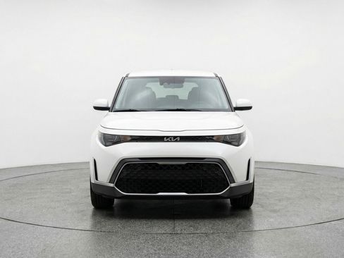 Used 2025 Kia Soul LX w/ LX Technology Package FWD image 2