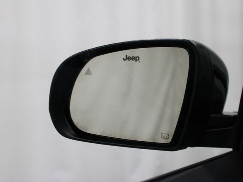 Used 2025 Jeep Compass Latitude AWD/4WD image 9