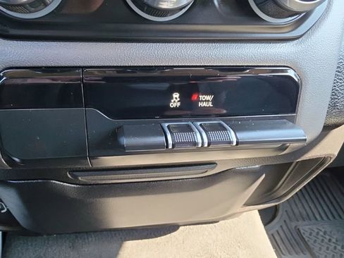 Used 2019 RAM 1500 Big Horn AWD/4WD image 20