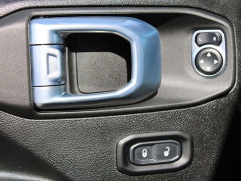 Used 2022 Jeep Wrangler Unlimited Sport AWD/4WD image 11