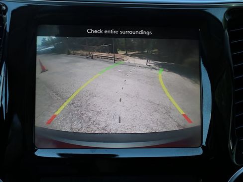 Used 2019 Jeep Cherokee Limited FWD image 23