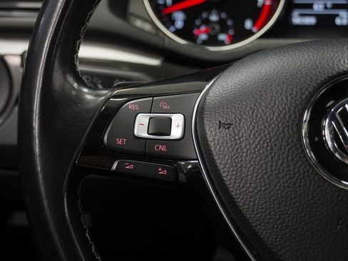 Used 2018 Volkswagen Passat 3.6 image 32