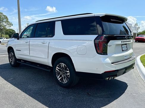 Used 2025 Chevrolet Suburban Z71 AWD/4WD image 7