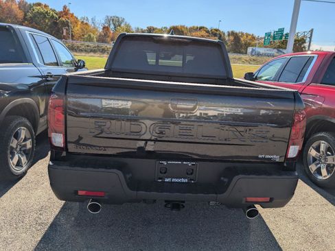 New 2026 Honda Ridgeline Black Edition image 3