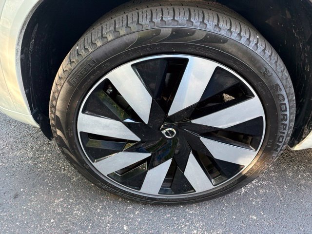 Used 2024 Volvo XC90 T8 Plus w/ Protection Package Premier AWD/4WD image 8