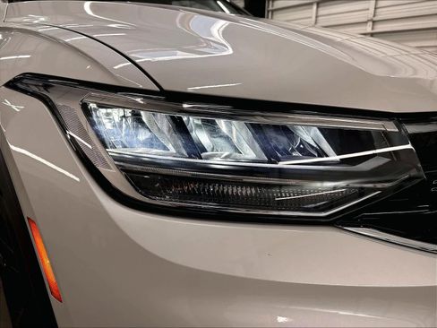 Used 2024 Volkswagen Tiguan SE R-Line FWD image 35