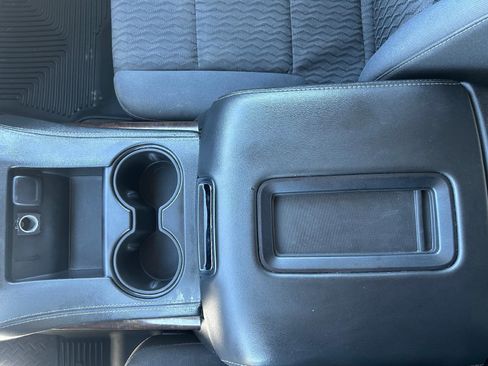 Used 2018 Chevrolet Suburban LS image 24