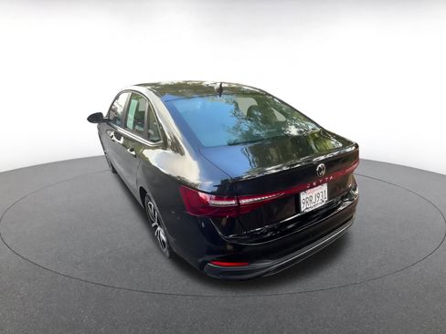 Used 2025 Volkswagen Jetta SE image 11