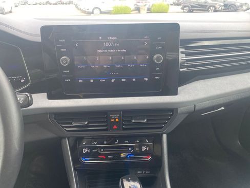 Used 2025 Volkswagen Jetta SE image 18