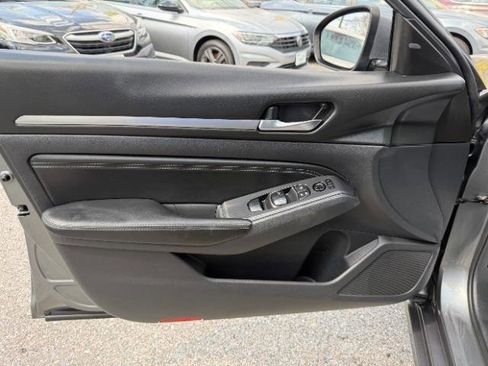 Used 2019 Nissan Altima 2.5 SL image 16
