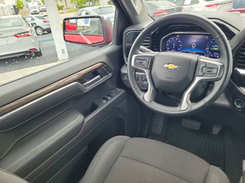 Used 2025 Chevrolet Silverado 1500 LT RWD image 12
