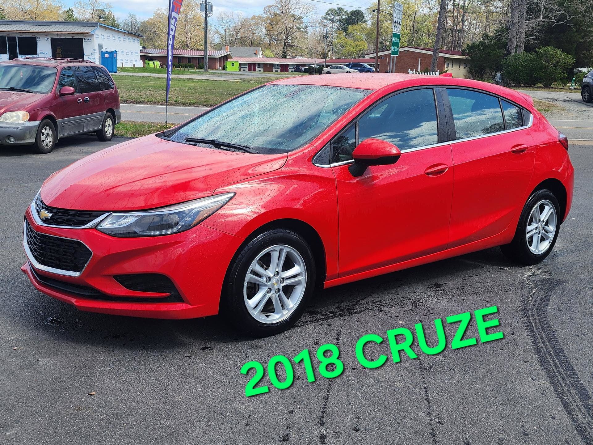Used 2018 Chevrolet Cruze LT FWD image 1