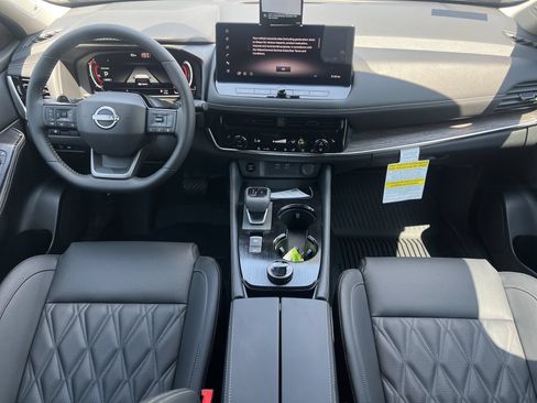 New 2026 Nissan Rogue Platinum AWD/4WD image 2