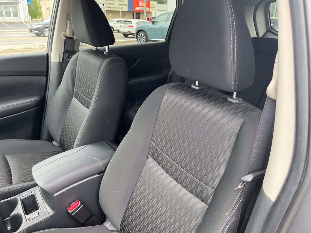 Used 2019 Nissan Rogue SV AWD/4WD image 12