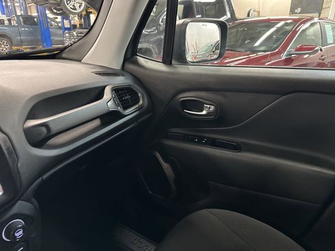 Used 2022 Jeep Renegade Latitude w/ Convenience Group AWD/4WD image 37