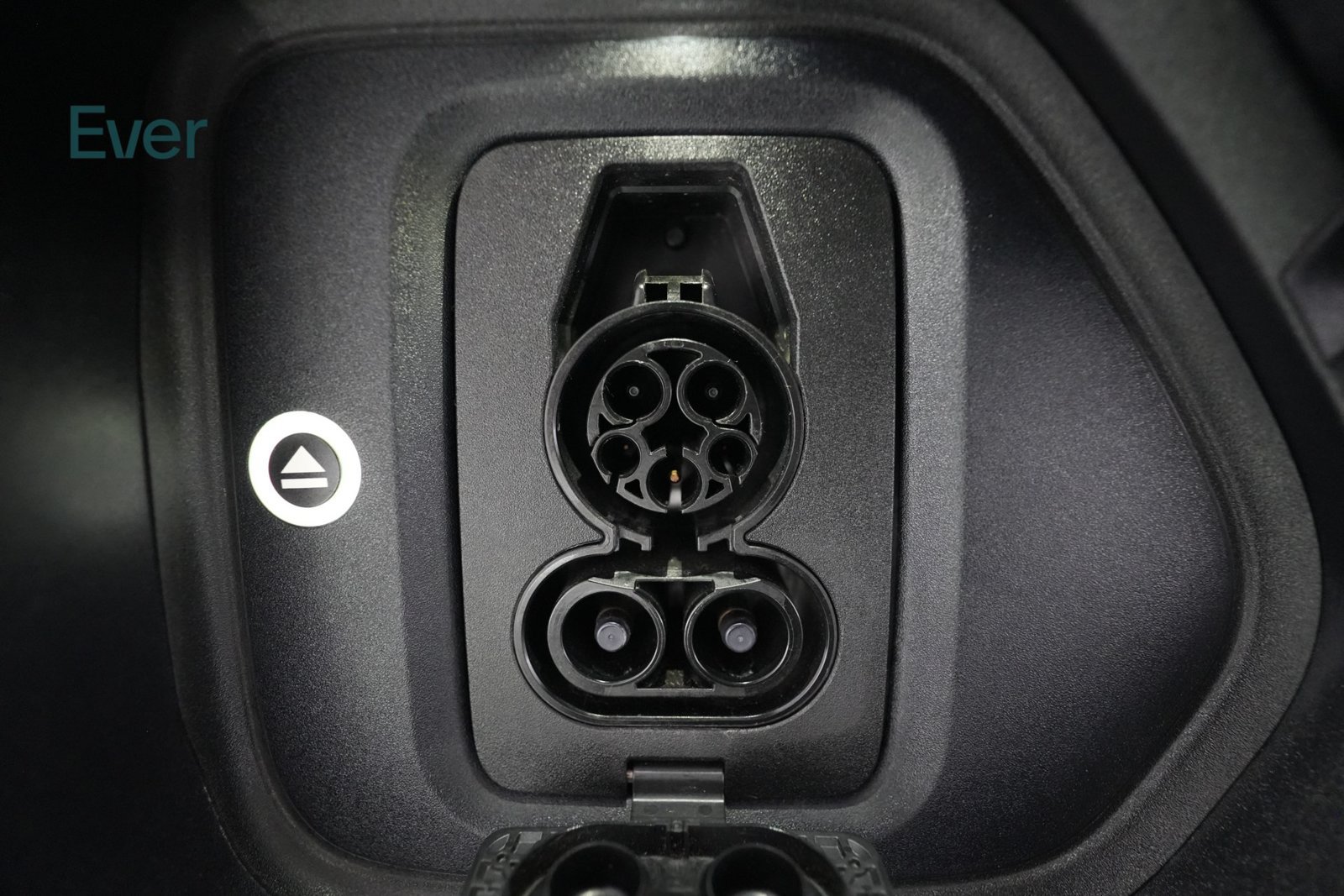 Used 2025 Rivian R1S Adventure Dual AWD/4WD image 10