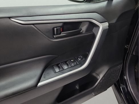 Certified 2025 Toyota RAV4 LE AWD/4WD image 10