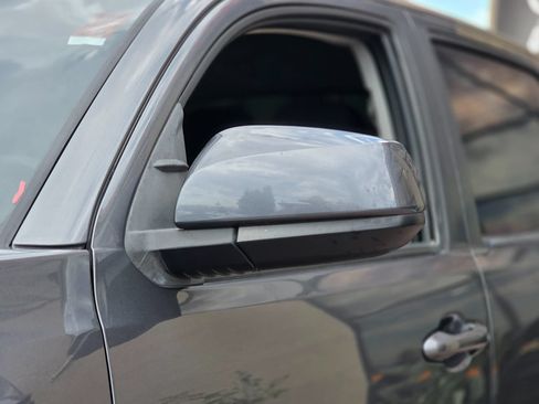 Used 2021 Toyota Tacoma SR5 AWD/4WD image 8