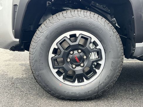 New 2025 Toyota Tacoma TRD Off-Road image 5