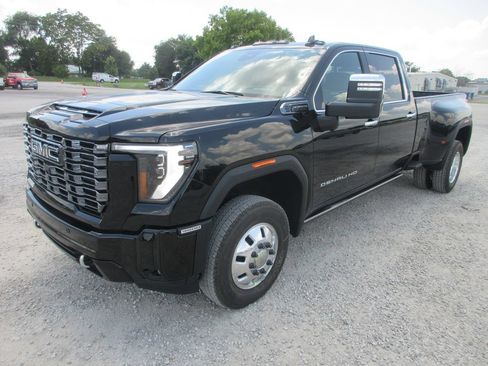 New 2026 GMC Sierra 3500 Denali Ultimate AWD/4WD image 10