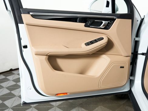 New 2026 Porsche Macan image 14