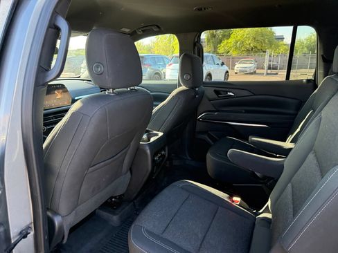 Used 2025 Chevrolet Traverse LT w/ Driver Confidence Package FWD image 11