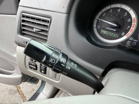 Used 2004 Toyota Sienna XLE image 28