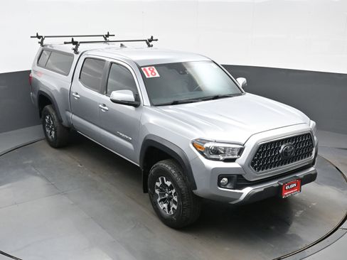 Used 2018 Toyota Tacoma TRD Off-Road w/ Technology Package AWD/4WD image 31
