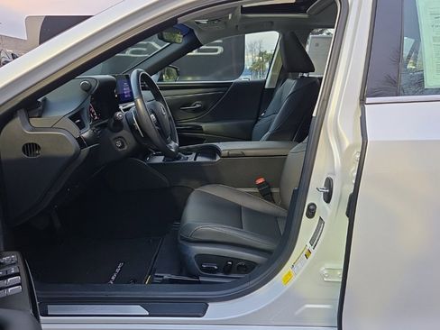 Certified 2024 Lexus ES 350 w/ Premium Package image 4