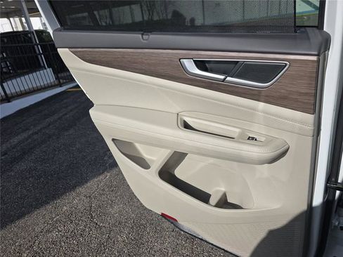 New 2026 Volkswagen Atlas SEL image 9