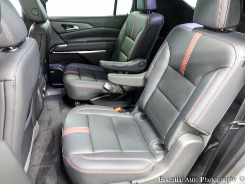 Used 2024 Chevrolet Traverse RS w/ LPO, Floor Liner Package AWD/4WD image 12