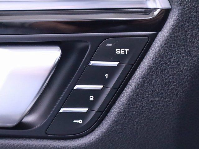 Certified 2024 Porsche Macan AWD/4WD image 17
