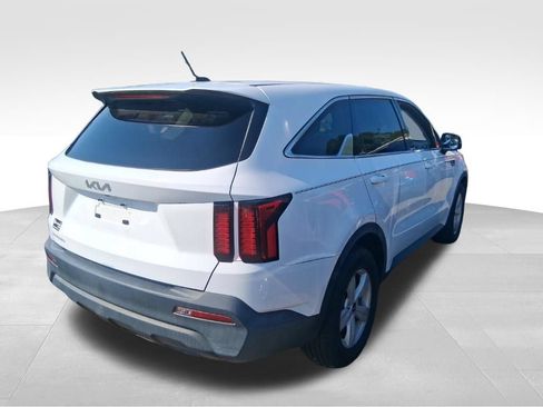 Certified 2023 Kia Sorento LX FWD image 4