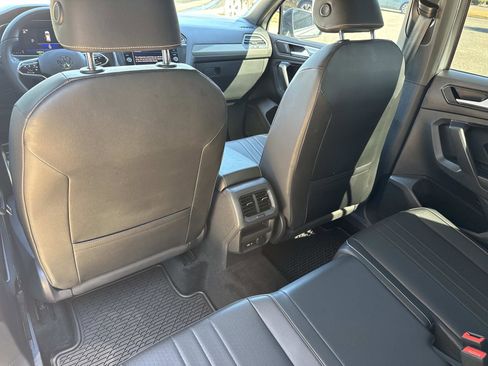 Used 2022 Volkswagen Tiguan SE R-Line image 13
