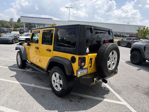 Used 2015 Jeep Wrangler Unlimited Sport w/ Quick Order Package 24S AWD/4WD image 3