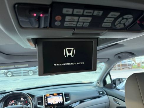 Used 2018 Honda Pilot Touring image 10